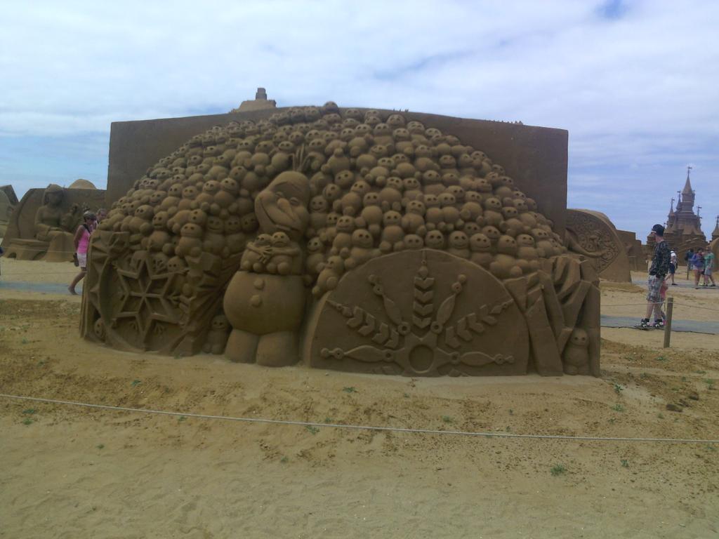 leilasaleix's tweet photo. in begium  is amezing on the beach http://t.co/eQhdwfuoOB