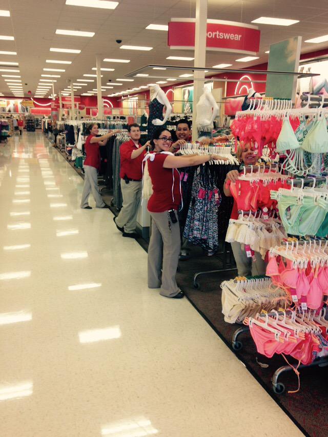 Atownsend15087's tweet photo. Mid Day Rack Alignment✔️ Finger Spacing✔️ Sizing✔️ Signing ✔️ Clearance✔️  @laurengomez07 @McCaitlin1 @neilstrongTGT http://t.co/8v3a6lxaxR