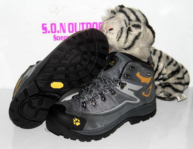 soeny_boLang's tweet photo. @pendakimakassar JUAL JWS MADE in China Size 42&amp;43|With Box|GTX+Vibram+WP+650rb.Add FB Soeny Beda Rasa/My Pin25D81FAD http://t.co/SrdbJnPEoQ