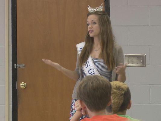 13wmaznews's tweet image. .@MissGeorgiaOrg talks to kids in Warner Robins: on.wmaz.com/1g9sKDk