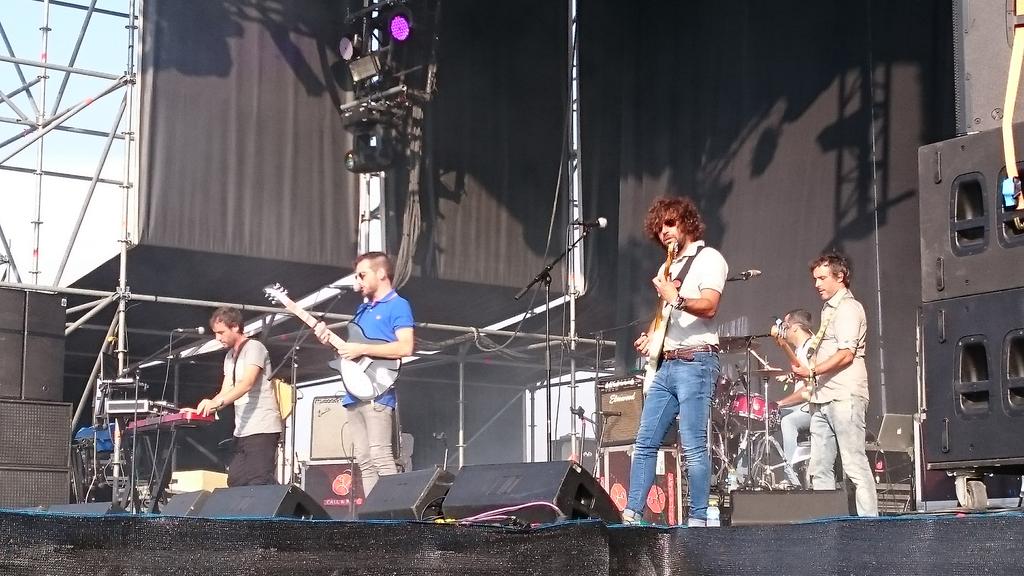 ronmatusalem_'s tweet photo. Vamos #lowers a inaugurar el @LowFestival con @somosFull #Matulow #Low2015 #LowFestival #caloretfaller http://t.co/MK2XXHcYD0