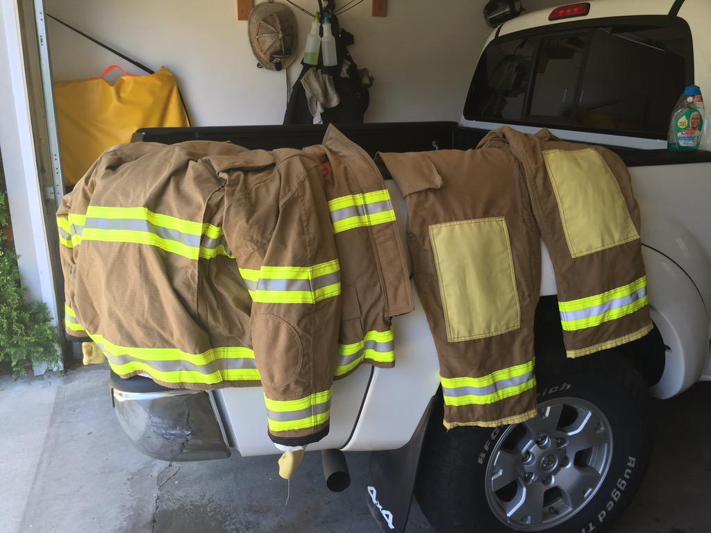RyanEPennington's tweet photo. Another gift?Could @FDFireWear carry turnouts? Madness?? Time to burn in this! #JumpseatNATION. http://t.co/0wumOUQ98G