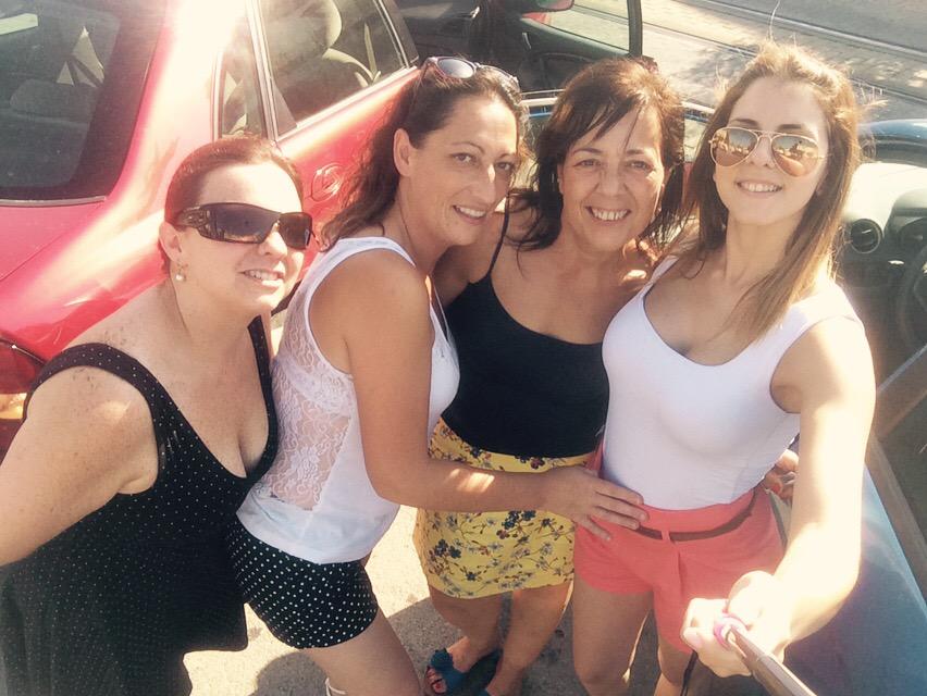 sandragoba's tweet photo. ..porque no todo es trabajar😁 #comidita #mantelprincesas  #compis http://t.co/9gEwDZOqhI