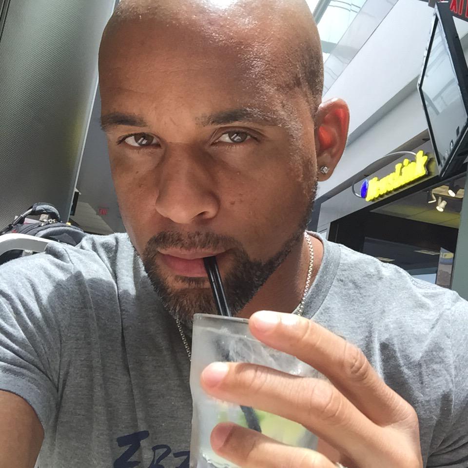 ShaunT's tweet photo. And my vacation begins now!
#dranks #tennis #regroup #live http://t.co/WAM3lH2yX3