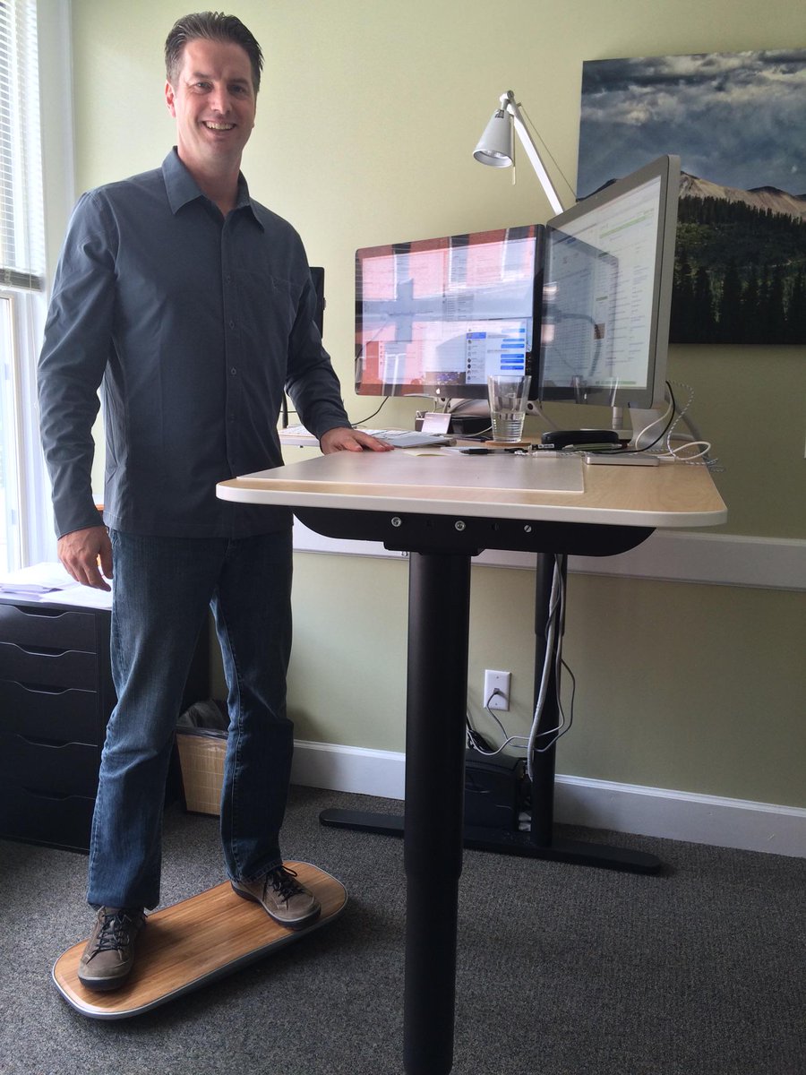 EarthEquityAdv's tweet photo. Guess what FedEx just delivered? My new Fluidstance!!! http://t.co/wtIcmLlY64 @Fluidstance #StandingAtWork http://t.co/f4euNJ3c5A