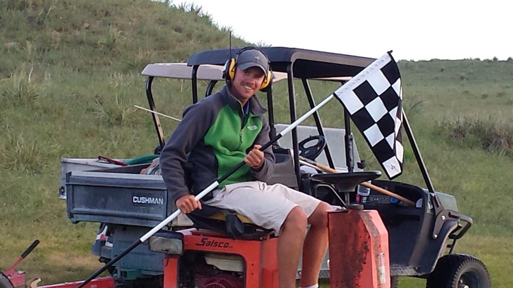 JaredKalina's tweet photo. Intern? Or NASCAR crew chief? @Kleptomaniac7 http://t.co/gX0bSots0q