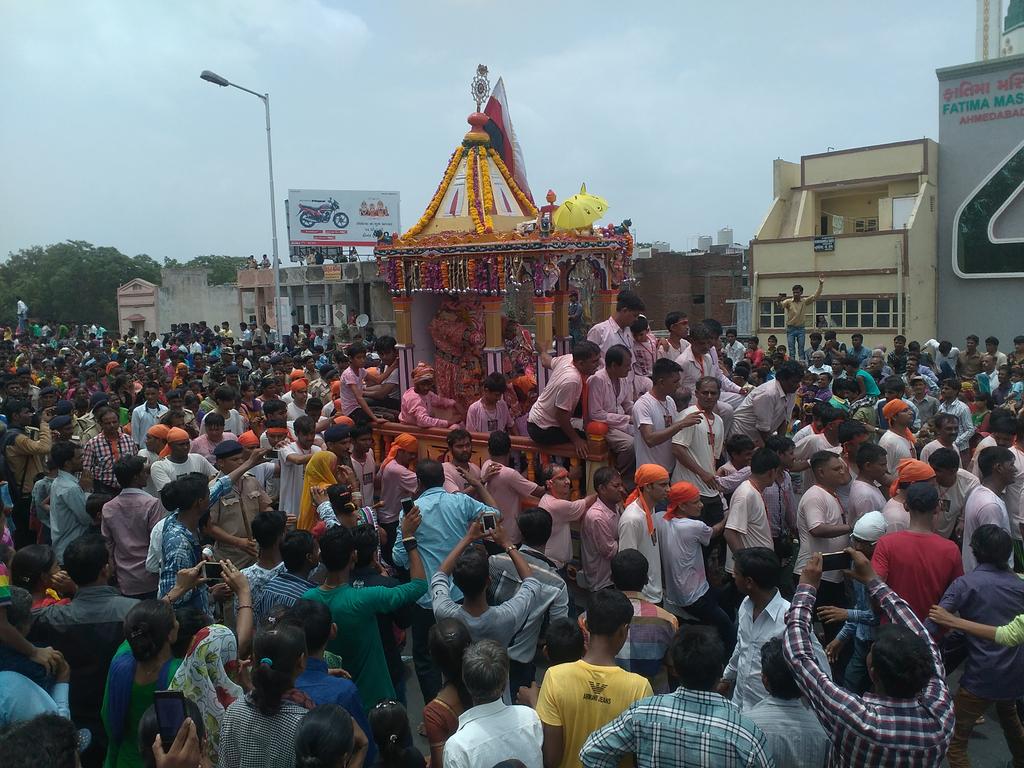 MaruAmdavad's tweet photo. I am finding #blog about 138 #RathYatra  in #Ahmedabad it is very interested,I read and #share http://t.co/GuCodzKtS9 http://t.co/t98bMCkwlv