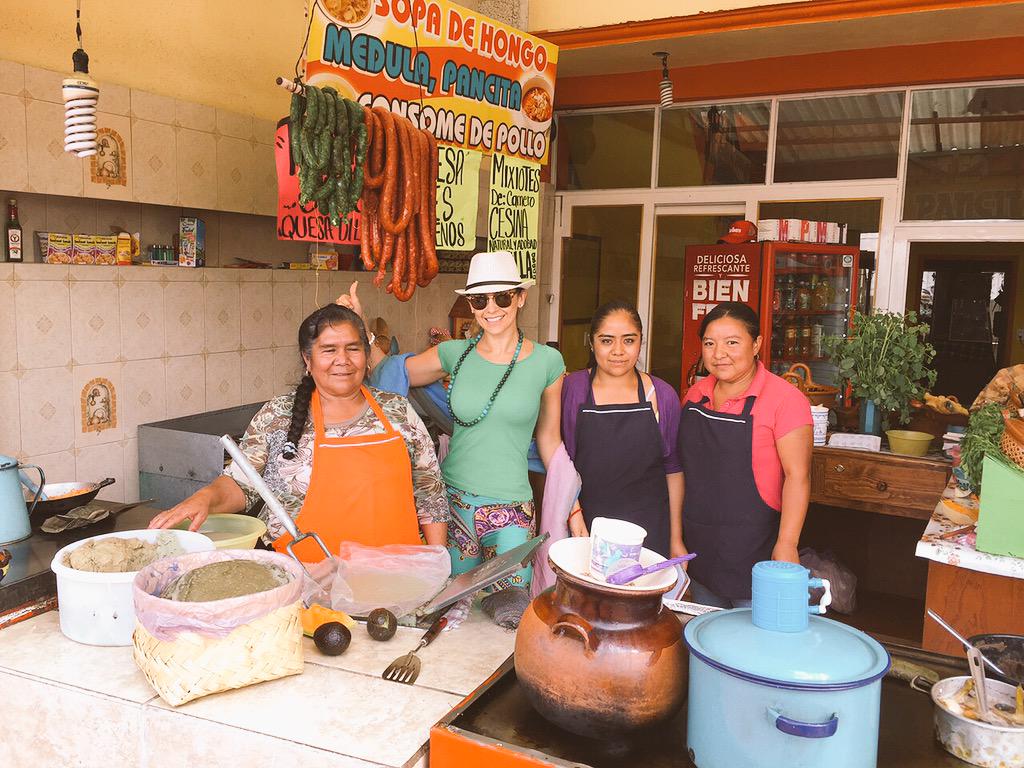 aracelyarambula's tweet photo. Amo mi Mexico !!!! y sus delicias que chula Puebla ✨👌🏻👏🏻👏🏻👏🏻💃🏼❤️ #PorQuéLosHombresAmanALasCabronas http://t.co/1oLJ6MfoCR