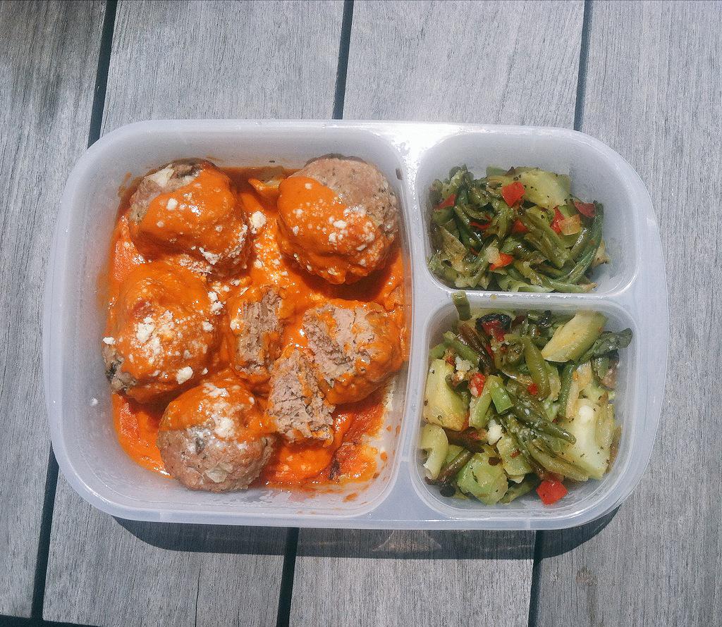 BridgitKasper's tweet photo. When your #lunch is on point 👌 @BridgitsLunchXO #yum #HappyFriday #cooking #DIY #food #foodie http://t.co/Bii8Enl5Yb