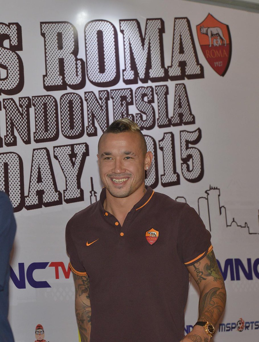 OfficialASRoma's tweet photo. Zanzi: "Un peccato che i tifosi indonesiani non possano vedere la squadra al completo" http://t.co/h24trnkZTR http://t.co/sEtr0yhSPr