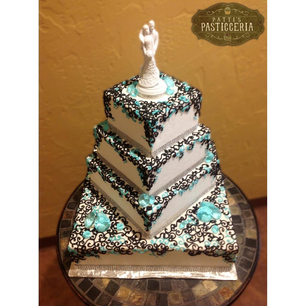 Patti_Bakery's tweet photo. Such a beautiful and fancy wedding cake!! #wedding #pattisbakery #weddingcake #art http://t.co/I40C1fMY6z