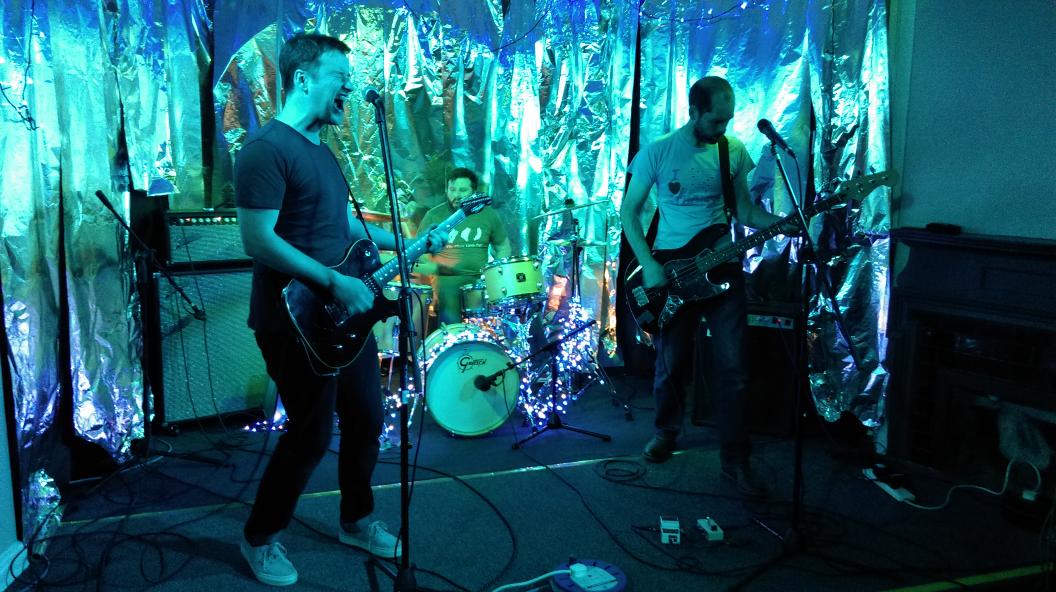 massa_confusa's tweet photo. Like 3 Massa Presents shows in one! #SmokinCoconuts @RockKnots @high_reactive http://t.co/zMJgUw2528