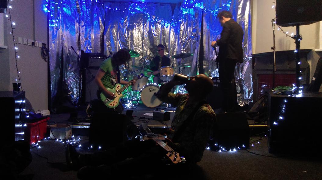 massa_confusa's tweet photo. Like 3 Massa Presents shows in one! #SmokinCoconuts @RockKnots @high_reactive http://t.co/zMJgUw2528