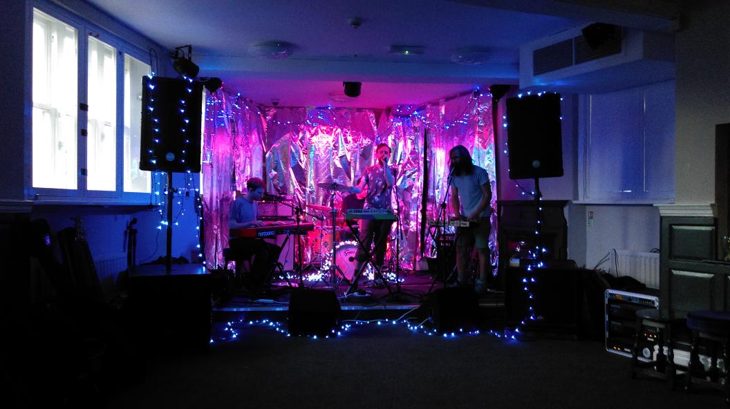 Like 3 Massa Presents shows in one! #SmokinCoconuts <a href="/RockKnots/">Knots</a> <a href="/high_reactive/">High Reactive</a>