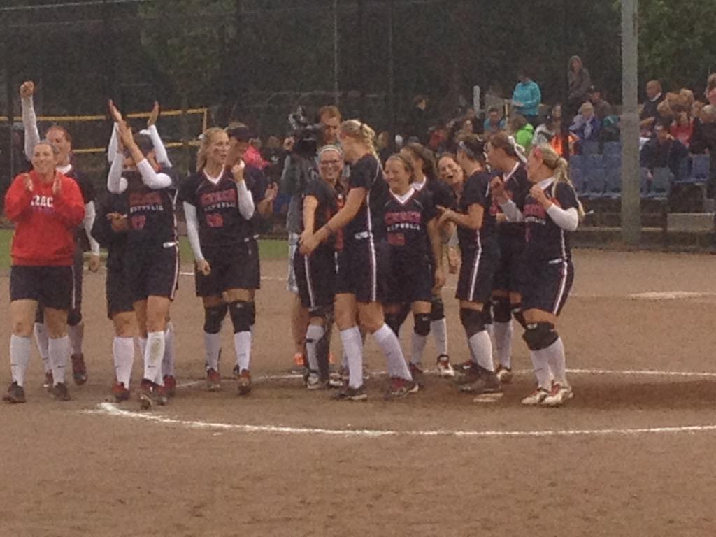 EC Softball 2015 tweet media