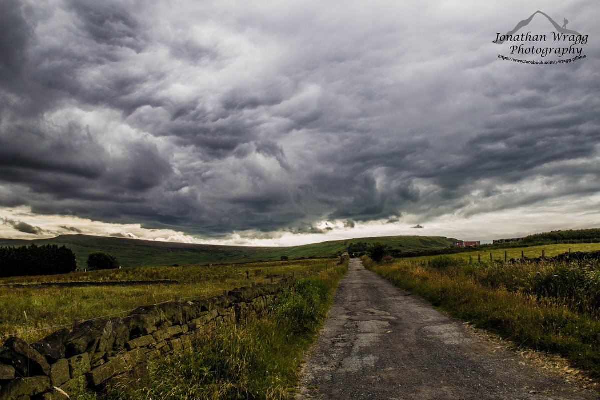 J_Wragg_Photos's tweet photo. Countryside just outside Meltham, West Yorkshire
#HelloMeltham #Meltham #iLoveHD #BuzzYorkshire http://t.co/YcFHcK6EpC