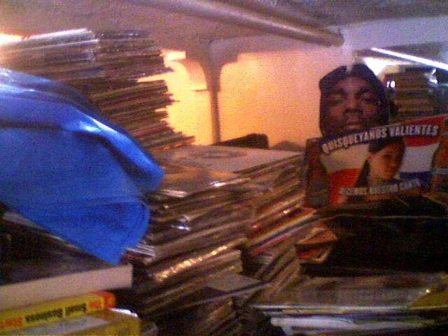 ChoppedHerring's tweet image. DIGGIN TO THE CEILING - NORTH BRONX LATE 90s #DIGGING #DIGGINGINTHECRATES #RANDOMRAP #BREAKBEATS #VINYLPORN