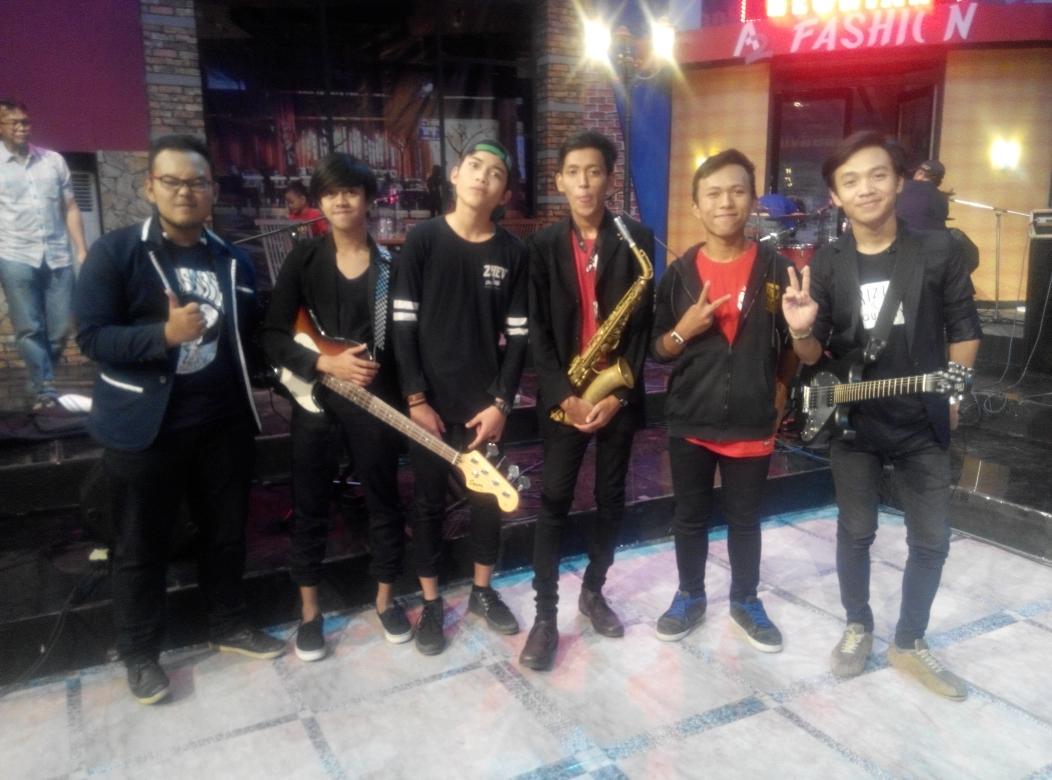 YFMB_Prod's tweet photo. @SoulnationMusic by @YFMB_Prod @Fompi_org ,on air besok minggu jam 18.00 di @TVRI Jabar http://t.co/4NfFDq66zv