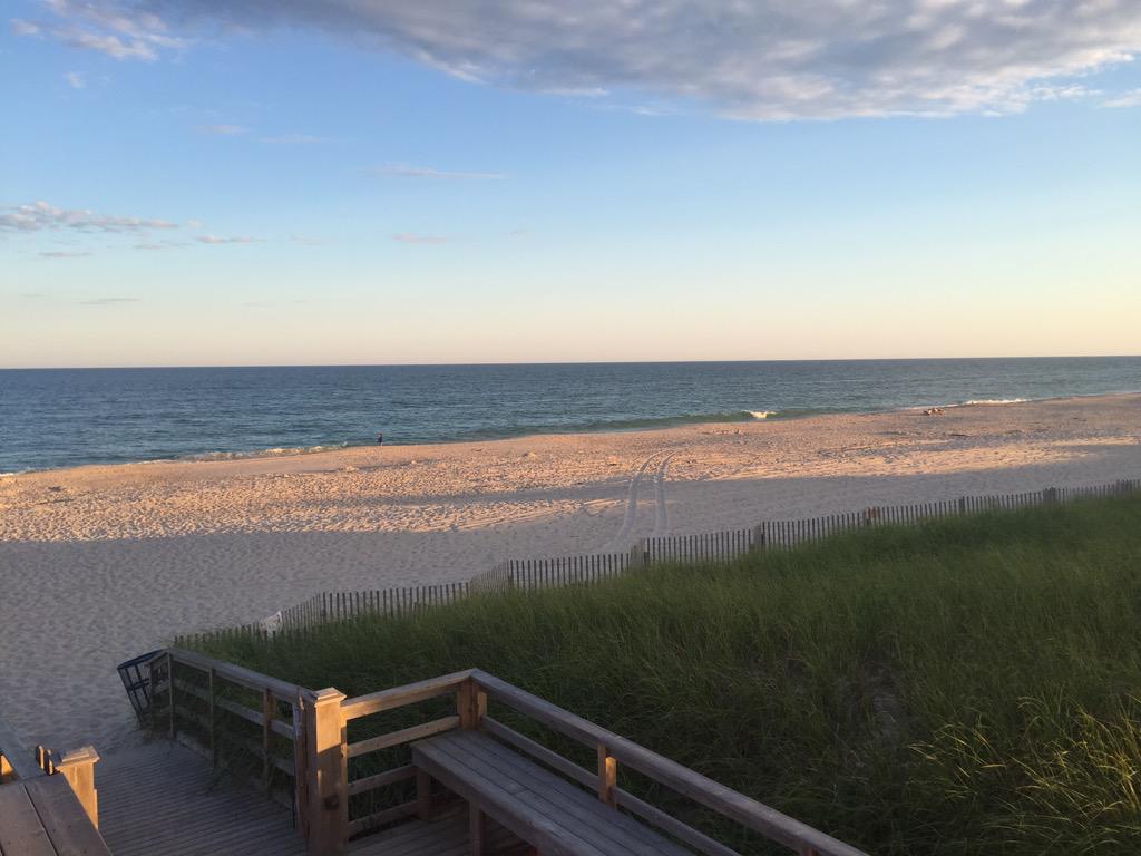 DouglasElliman's tweet photo. Enjoying beautiful waterfront views at our summer soirée with @HamptonsMag #EllimanEvents #HamptonsMagEvents http://t.co/XDxoyNKO9H