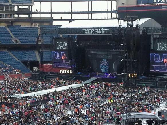 1989Updatestour's tweet photo. More Photos of Vance Joy performing tonight! #1989TourFoxborough http://t.co/NqD3BYX5Rt