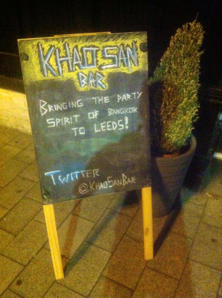 KhaoSanBar's tweet photo. Be sure to check our board for daily wit, deals and new updates!

#Leeds #Thai #Food #Cocktails http://t.co/6Ox0RPKW4m