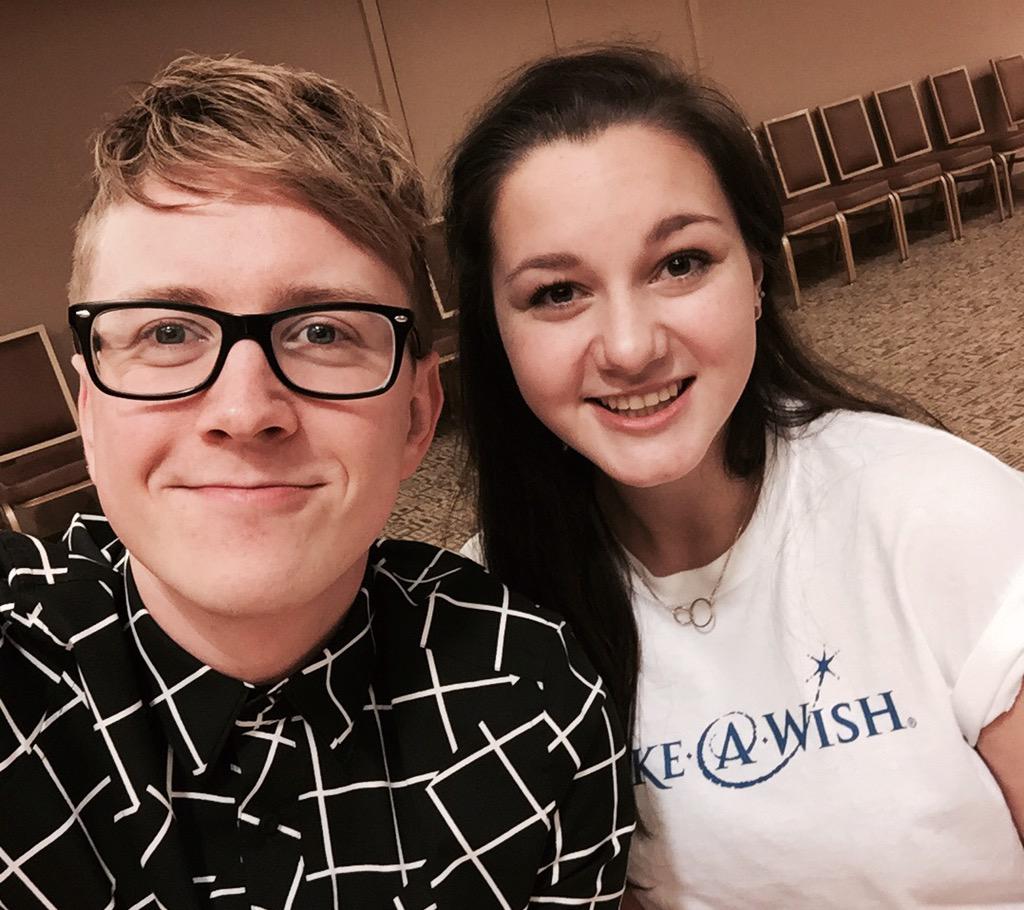 tyleroakley's tweet photo. got to hang out with a couple queens backstage today at #vidcon - thanks @MakeAWish 🌟 http://t.co/VOhW28Ub0A