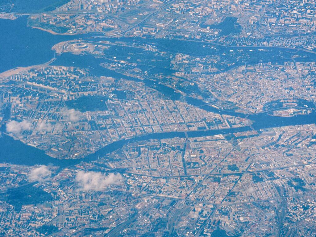 JacoBloek's tweet photo. Von den unendlichen, menschenleeren Flusslandschaften Sibiriens bis St. Petersburg. #NRTZRH #LX161 http://t.co/qys904sH3g