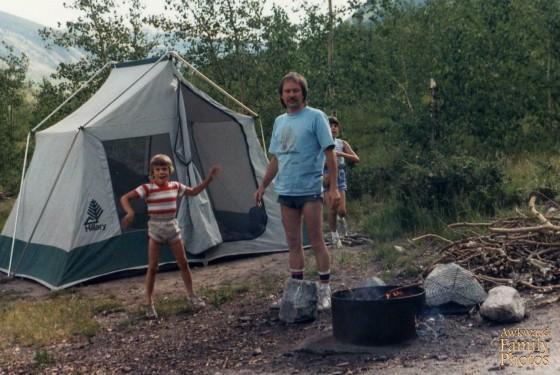 Think your family's weird? Check out these awkward family vacation photos! #LiveYourDash abcn.ws/1JBgYsd