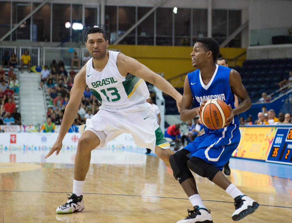 basketdom's tweet photo. FOTOS #DOM vs #BRA 

https://t.co/lnE8JQIiOt

#basketdom #TO2015 http://t.co/3qa4nykMNJ