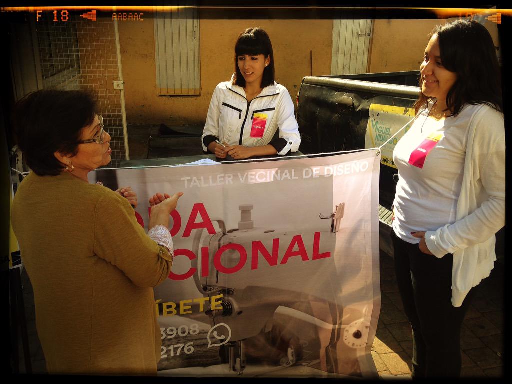 villozart's tweet photo. @centro_news, @torolab y #LiiSA; creando vínculos sólidos con la comunidad con Taller Vecinal Diseño #ModaFuncional http://t.co/JkrUhby6PC