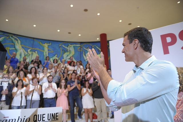 sanchezcastejon's tweet photo. Es hora de reparar España, de regenerar la vida democrática, de recomponer el Estado del Bienestar http://t.co/iwu2Sibk1c