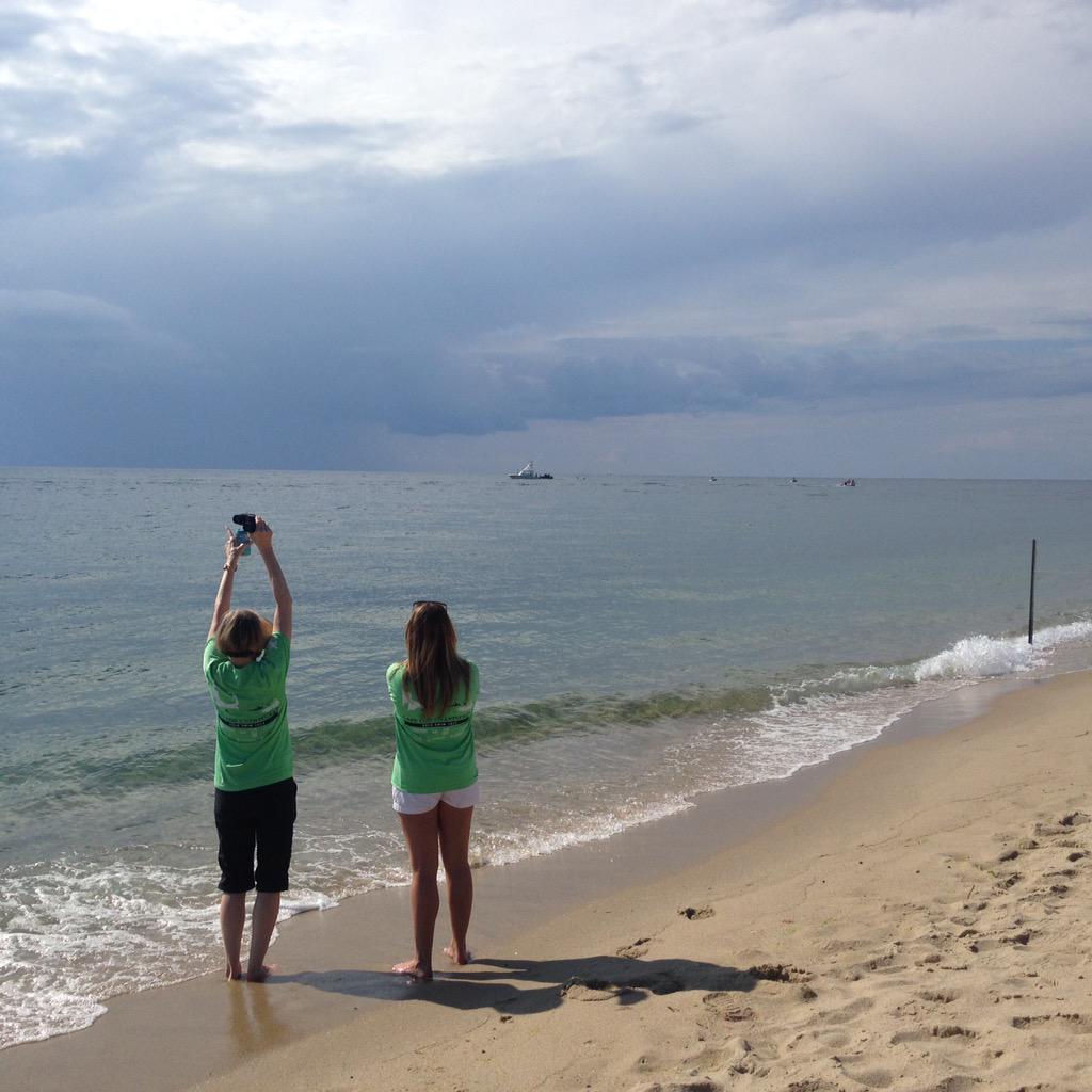 Wentworth family cheering their Grant ashore! 12 hours later he will finish a cross-Sound swim @saanantucket