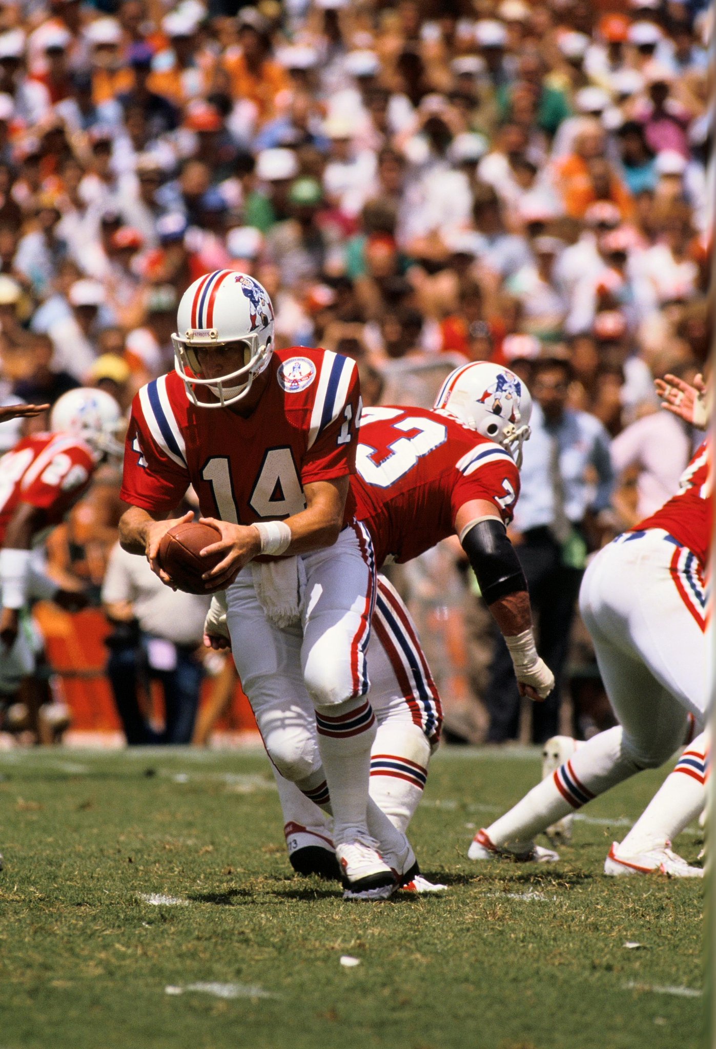 Class act. Happy Birthday to HOFer, Steve Grogan! 