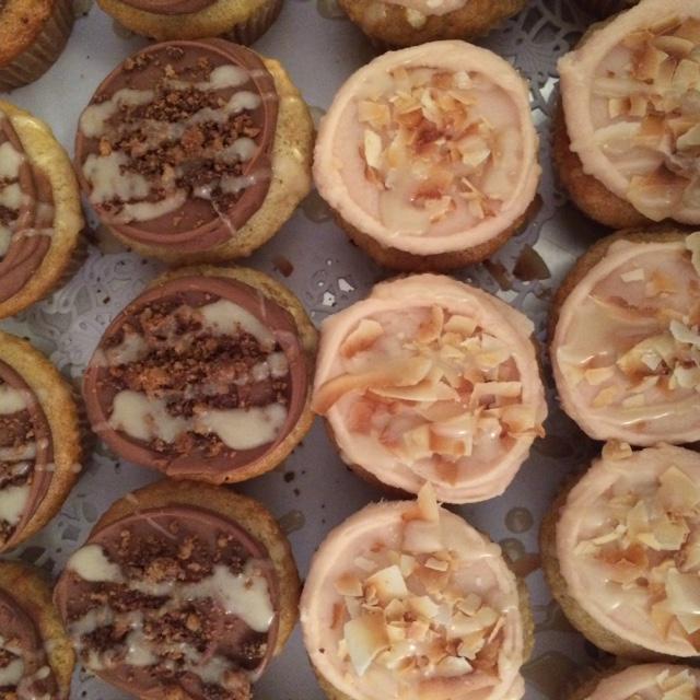 embakerynyc's tweet image. What do you prefer? Chocolate with cookie crumbles or vanilla with toasted coconut? #difficultdecisions