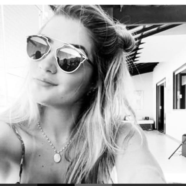 branco_rafaella's tweet photo. Boa tarde!  Bjus http://t.co/MeTFO07D4o