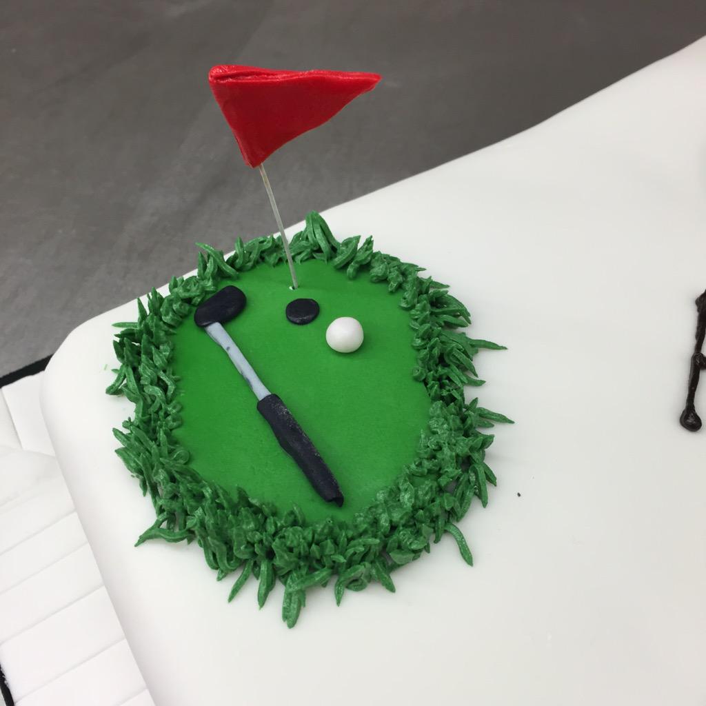 CakeBoxKent's tweet photo. Can't decide on a #cake theme? Have it all! #TheseAreAFewOfMyFavouriteThings #Elvis #Golf #RedWine #CharltonAthletic http://t.co/2BdYxZLvb7