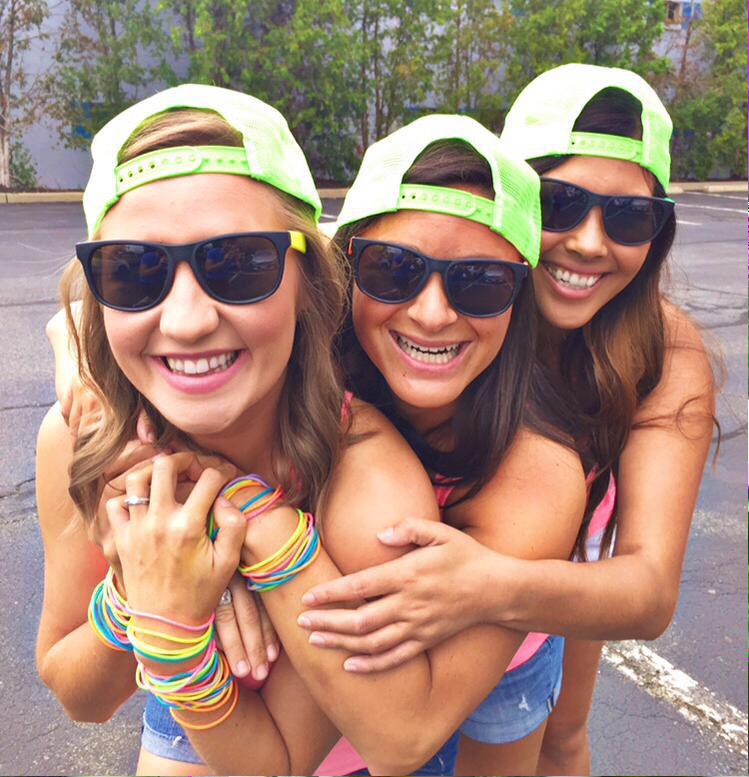 talldrinkhappy's tweet image. #1989TourFoxborough with the best ladies @cattiemakai @Lyyssaaaa13 ❤️ @taylorswift13 @taylornation13 #SwiftUp