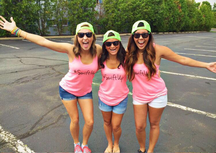 talldrinkhappy's tweet image. #1989TourFoxborough with the best ladies @cattiemakai @Lyyssaaaa13 ❤️ @taylorswift13 @taylornation13 #SwiftUp