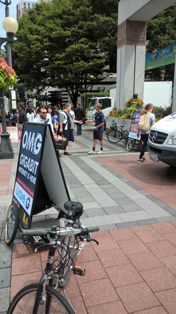 BikingBillboard's tweet photo. Fast internet from @gowave_g and a lunchtime concert Westlake Park make up for any overcast summer day. http://t.co/COvr3wTvN6