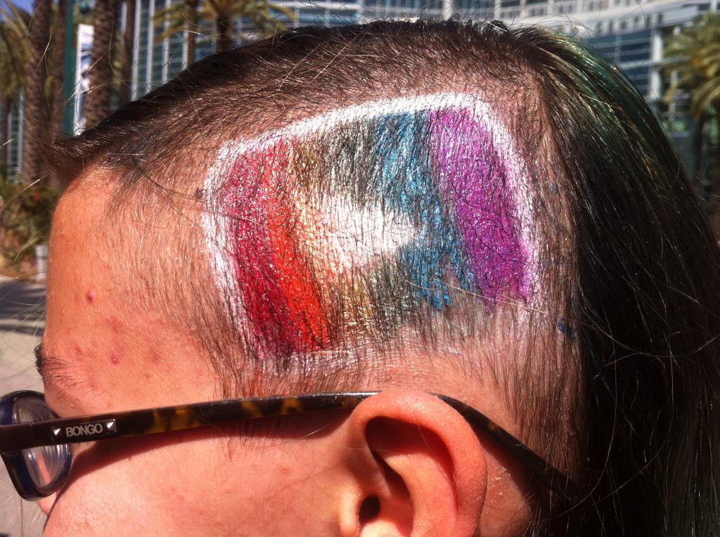 BBeardPresents's tweet photo. #VidCon Great Hair somehow fascinated by the fabulous plumage here! http://t.co/xBQDQw3q6F