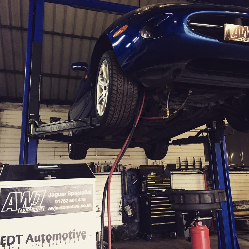 awjautomotive's tweet photo. #jaguar #xk8 #edttreatment #loveyourengine #reviveyourengine #internalclean @edtautomotive becoming a #classic http://t.co/qxUZwvjtkw