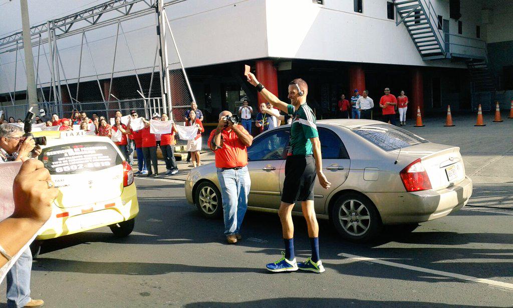 Elkyspanama's tweet photo. Totalmente de acuerdo con la iniciativa #FutbolConDignidad @MiDiarioPanama @prensacom foto @dimy12 http://t.co/1bUsv6VAs0