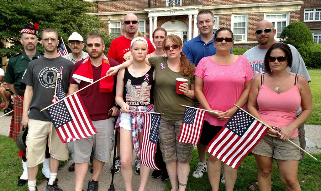 DM_JayKelly's tweet photo. waiting for our hero to come home. #ThomasSullivan #RIP #USA #USMC #Hero #Marines http://t.co/jhWnnU4ihb