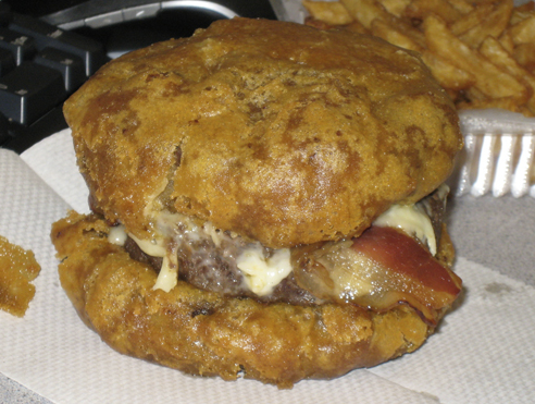 michaelelliot55's tweet photo. @creativetweets @adland You can't even get close! #deepfriedburger http://t.co/zQjpRWpADh