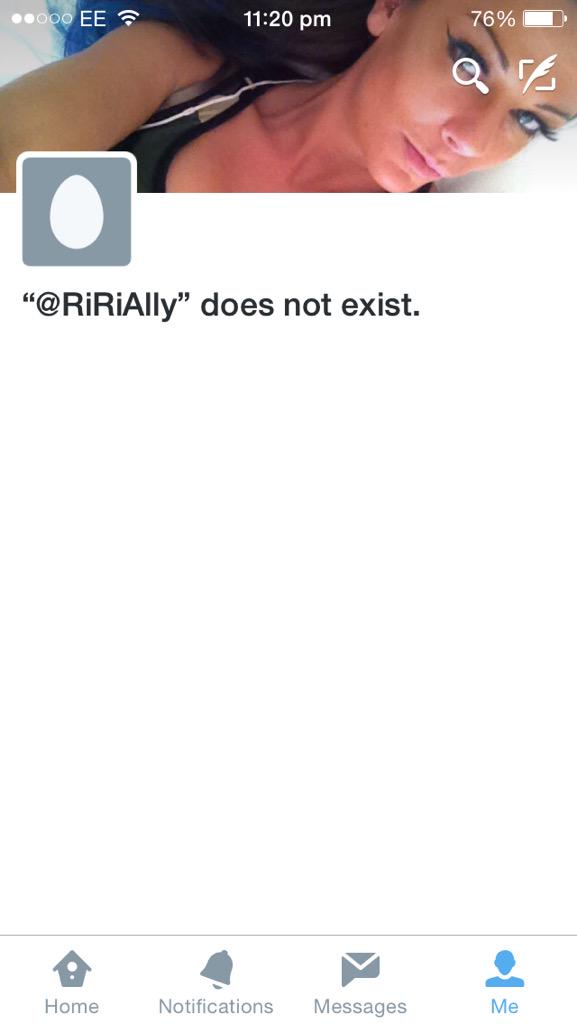 RiRiAlly's tweet photo. Apparently I don't exist http://t.co/uww9pQjYuY