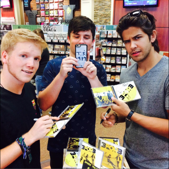 MaxArtGroup's tweet photo. @3for3 was at @LifeWayStores today signing physical copies of their EP! Head to your local Lifeway to pick up a copy! http://t.co/zMh1Fo4qbj