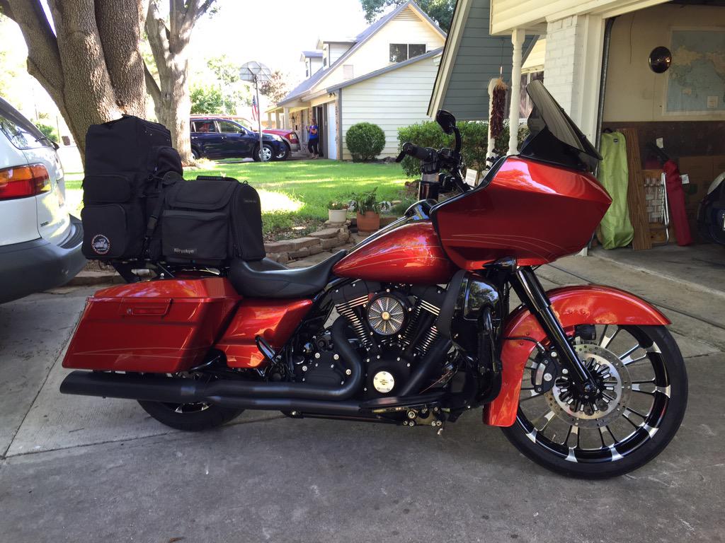 4HarleyGuys's tweet photo. Ready to ROLL! Waiting on 5:30 tomorrow morning. #Sturgis2015 #RoadGlide #FB http://t.co/Qs2CVM2EvS