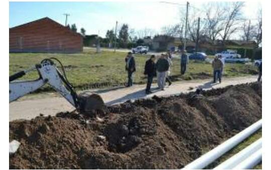 osanitariasmga's tweet photo. Hoy comenzó la 2° etapa de ampliación de red de cloaca en  B° Belgrano @Germandicesare http://t.co/8eRJb3yH25