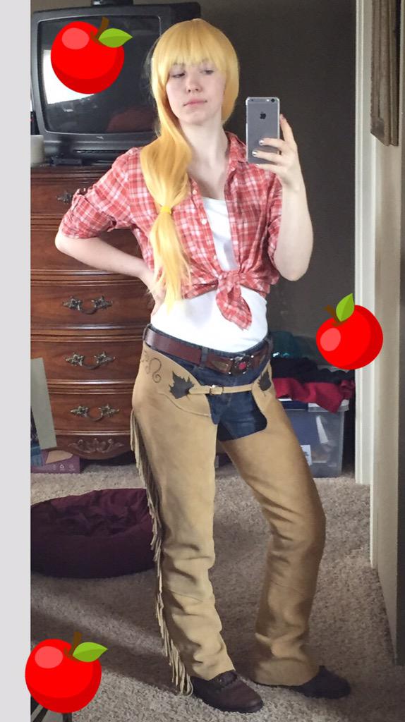 yaykibby's tweet photo. Still waiting on the hat...APPLES. #brony #applebutt http://t.co/olE3hf4gbt