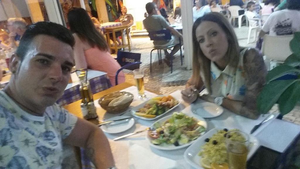 Nuriapa1's tweet photo. Vacaciones en monte gordo y ahora matalascañas vamos vamos carii aprobexando lo pokito k nos keda te amo vida http://t.co/k3PpRSMIB0